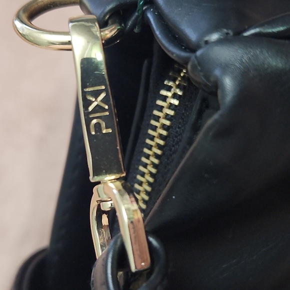 PIXI Crossbody Bag LIKE NEW - Picture 4 of 10